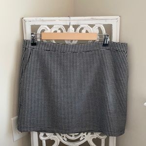 NWOT Forever 21 houndstooth mini skirt, US 31
